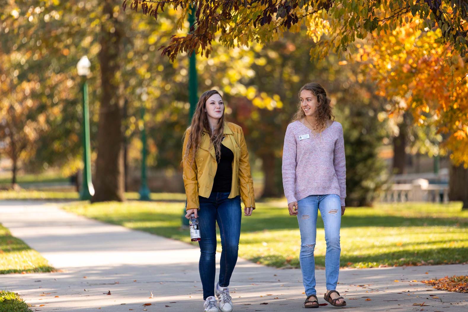 Baker University Admissions Assistant Morgan Thomas giving tour of campus to prospective student