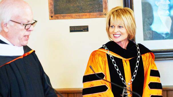 Dr. Lynne Murray being sworn in as university president