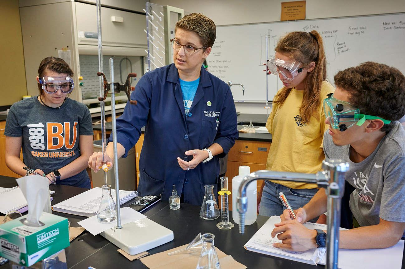 Professor Molly Anderson working with her students during chemistry lab