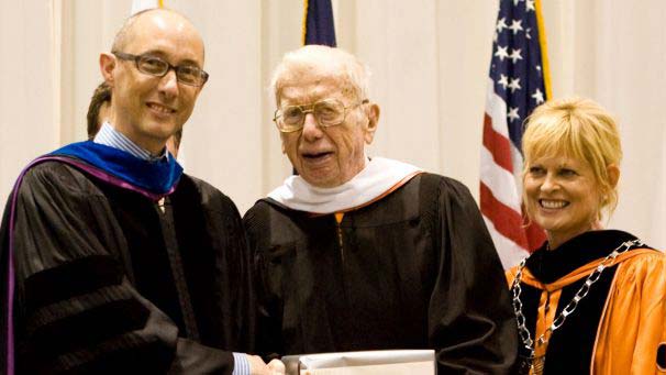 Dr. Alan Grant receiving teaching honor award at commencement