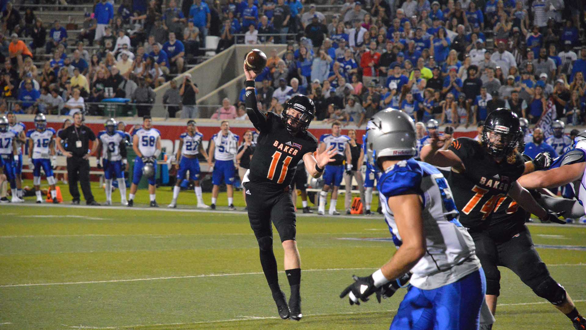 Logan Bretell passing during national championship game